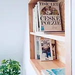 Prázdninový dům Jiná Báseň
