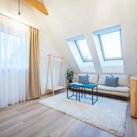 Prázdninový dům Jiná Báseň *