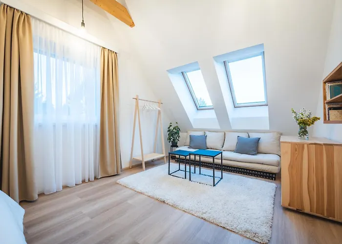 Prázdninový dům Jiná Báseň *